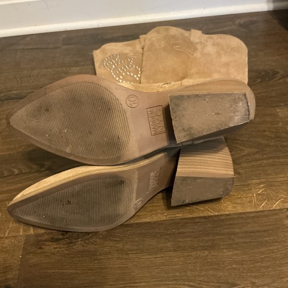 Madden Girl Tan Faux Suede Western Boots | Size 10 Studded Cowboy Zip - Picture 7 of 11